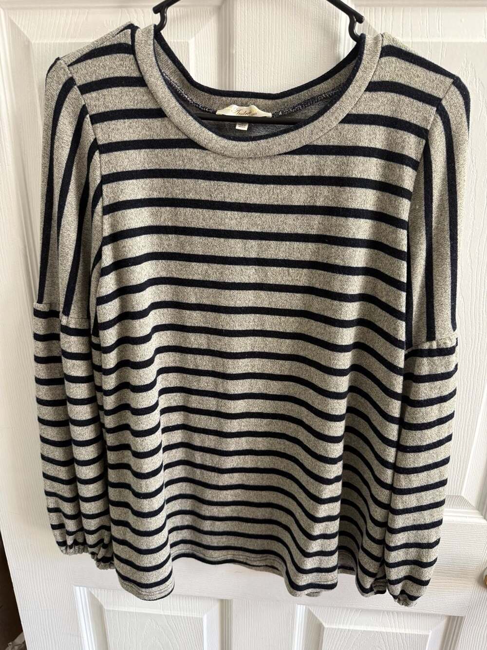 Andrée by Unit Gray and Black Striped Long Sleeve Knit Pullover Top Size L